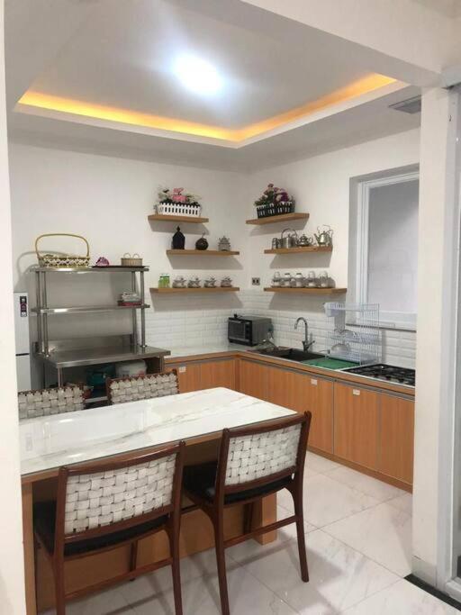 Schones Haus Private Pool & Netflix By Grorental Bandung Exterior foto